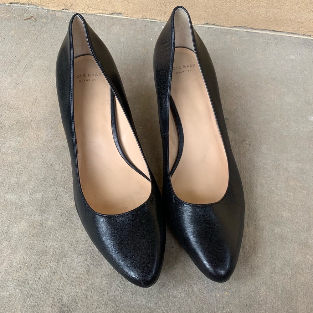 Cole Haan black leather low heels shoes Sz 8
